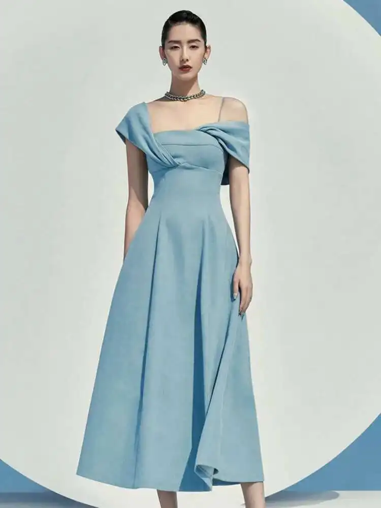 فستان أحمر طويل بتصميم أوف شولدر أنيق