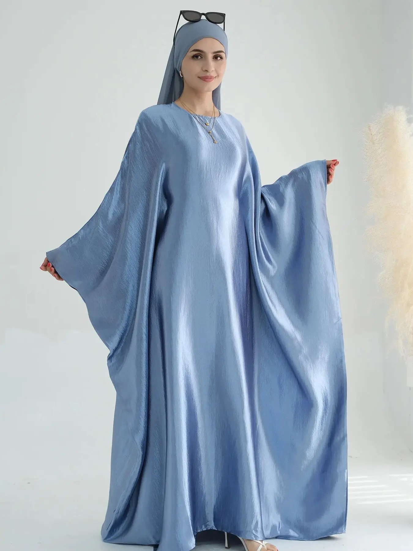 

Модное блестящее мусульманское платье с рукавами «летучая мышь», женское платье Syari, полная длина, бабочки, абайя, мусульманское платье, служба поклонения, абайя wy2014