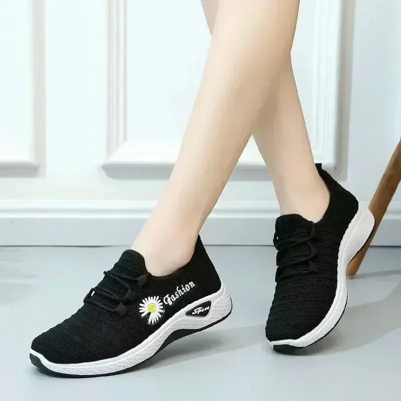 Fashionable Women's Sports Shoes with Soft, Breathable Mesh Soles and Lightweight, Trendy Coconut Shoes 5