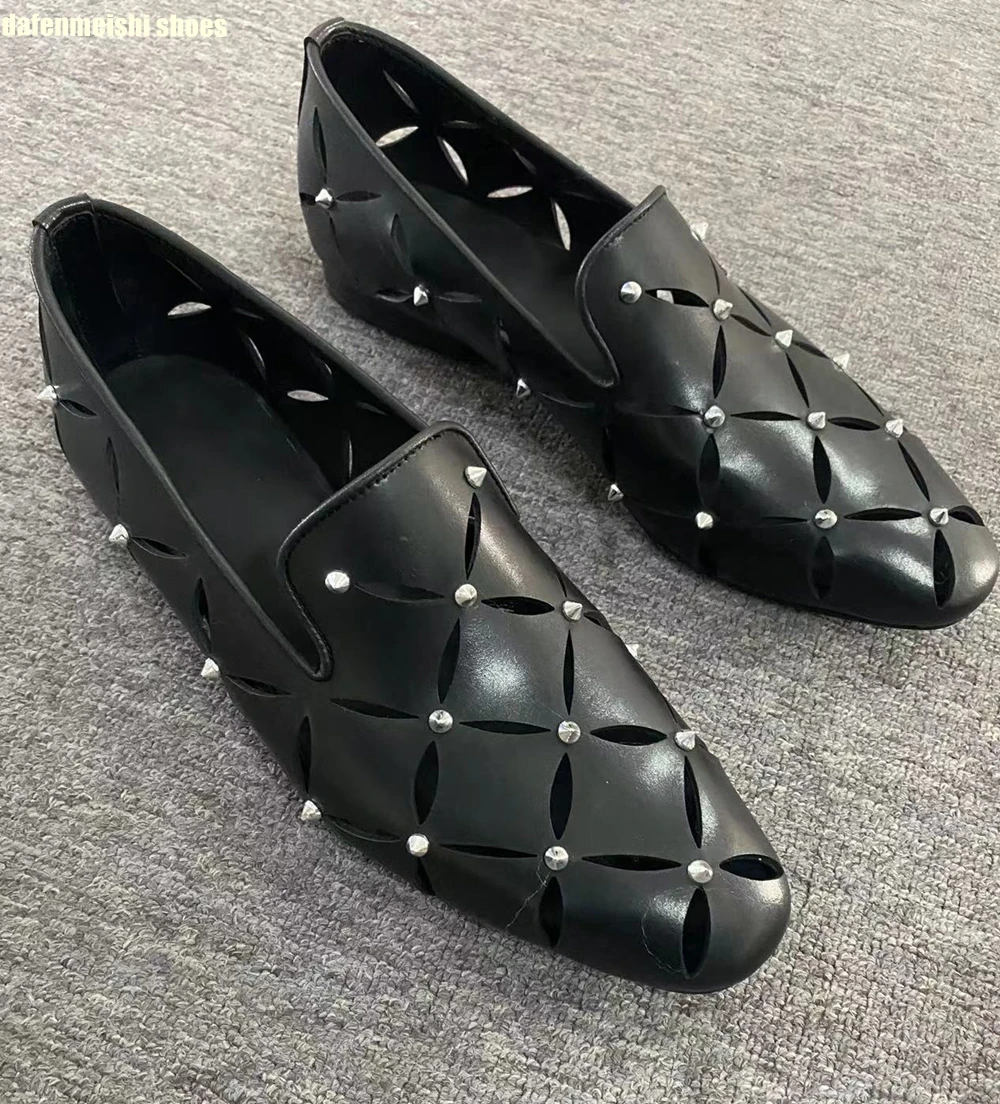 Round Toe Slip On Summer Black Shoes 2024 New Fashion Men Casual Shoes Rivet Breathable Leather Flat Sole Novelty Sandals