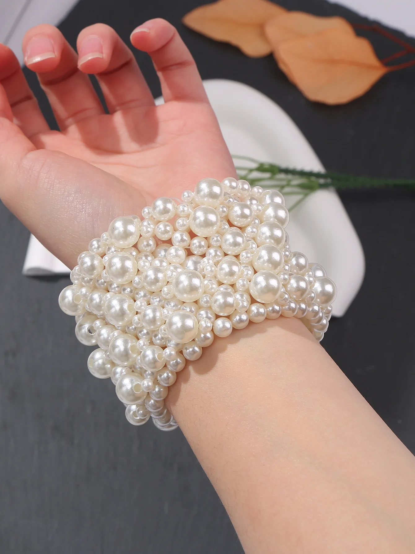 New Handwork Bracelet Temperament Pearl Wrist Jewelry Fashion Hand-woven Beaded Bracelet Bride Imitation Pearl Elastic Bracelet white flowers boutonniere for wedding bride silk rose pins artificial bracelet bangle corsage wrist lace matrimonio accesorios