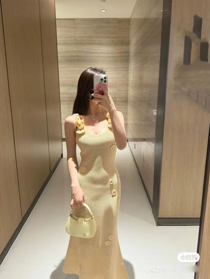 

Korean style girl style fashion casual trend temperament age reducing versatile flower fishtail strap dress