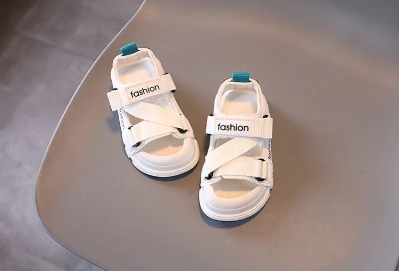 Description Picture 5 of item1-8Y Children's Sandals 2025 Summer New Sneakers Boys Girls Hollow Versatile Soft Sports Sandals Baby Beach Shoes Wholesale