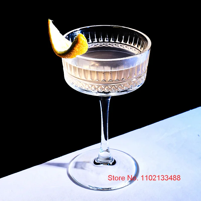 2 Pcs Carved Martini Glasses Cocktail Goblet Old-fashioned Party Glassware Wine Drink Cup Ancient Wedding Champagne Coupes Glass