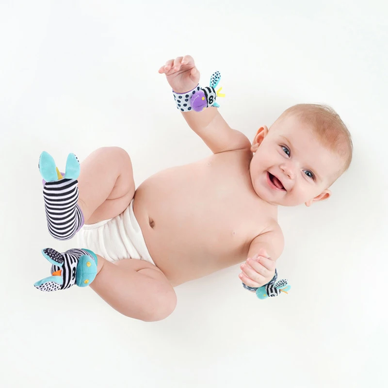 Chaussettes hochet en peluche réconfortant pour bébé, bande de poignet,  jouets d'animaux de dessin animé d'insecte, jouet d'apprentissage pour  fille et garçon, 3-6 à 12 mois - AliExpress