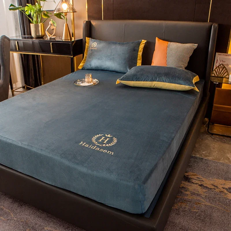 3pcs Set Super Soft Velvet Fitted Sheet Embroidery Coral Fleece Bed Sheet Set King Queen Size 1pc Mattress Cover+2pcs Pillowcase 6