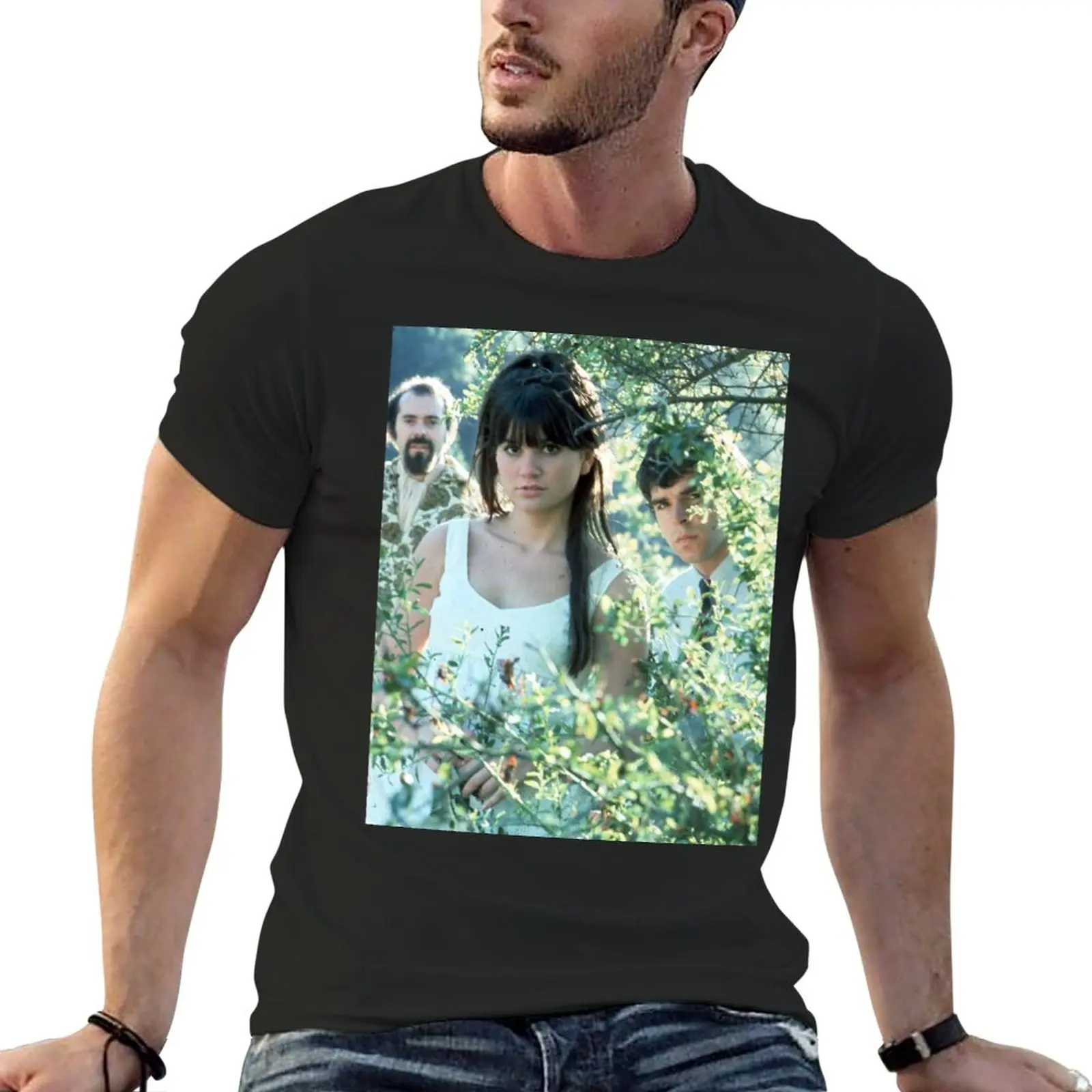 

Linda Ronstadt On Garden Memories T-Shirt T-shirt short plain t-shirt Aesthetic clothing men