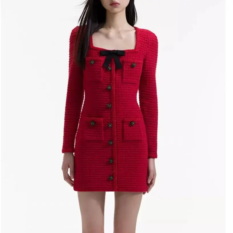 

Женское однобортное мини-платье с бантом и квадратным вырезом