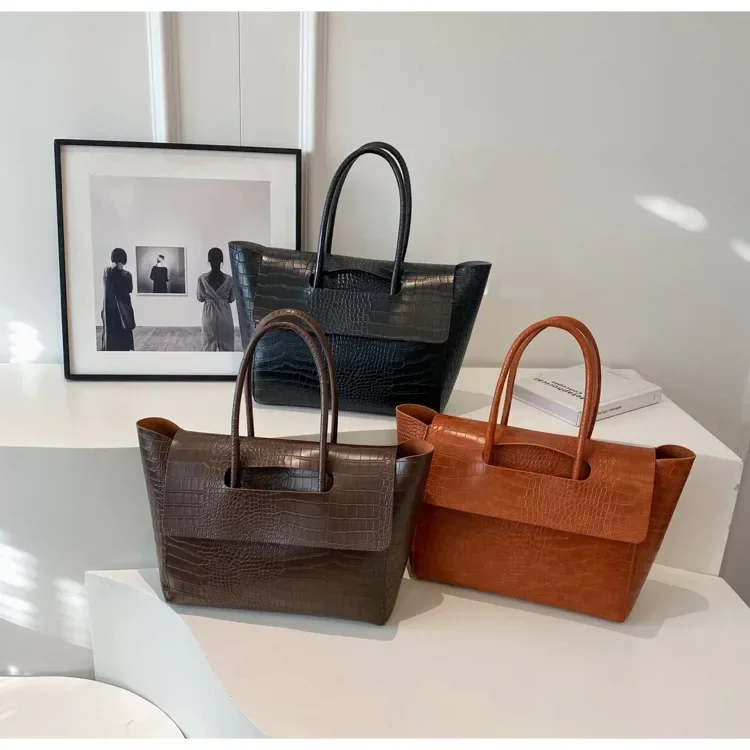 Carauana Crocodile Leather Handbag interior and synthetic lining