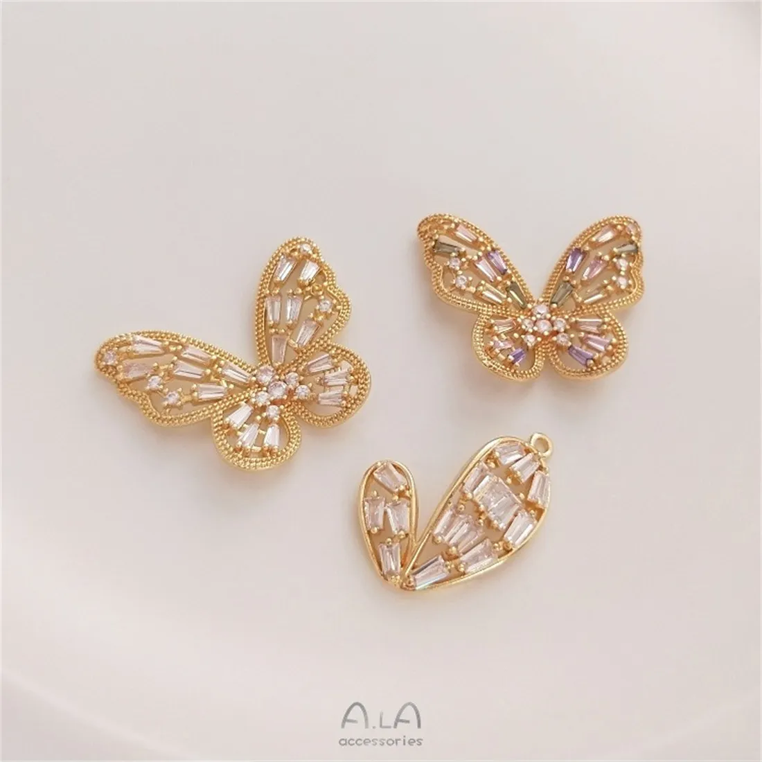 Рисунок 2 - Кулон в виде радужной бабочки с