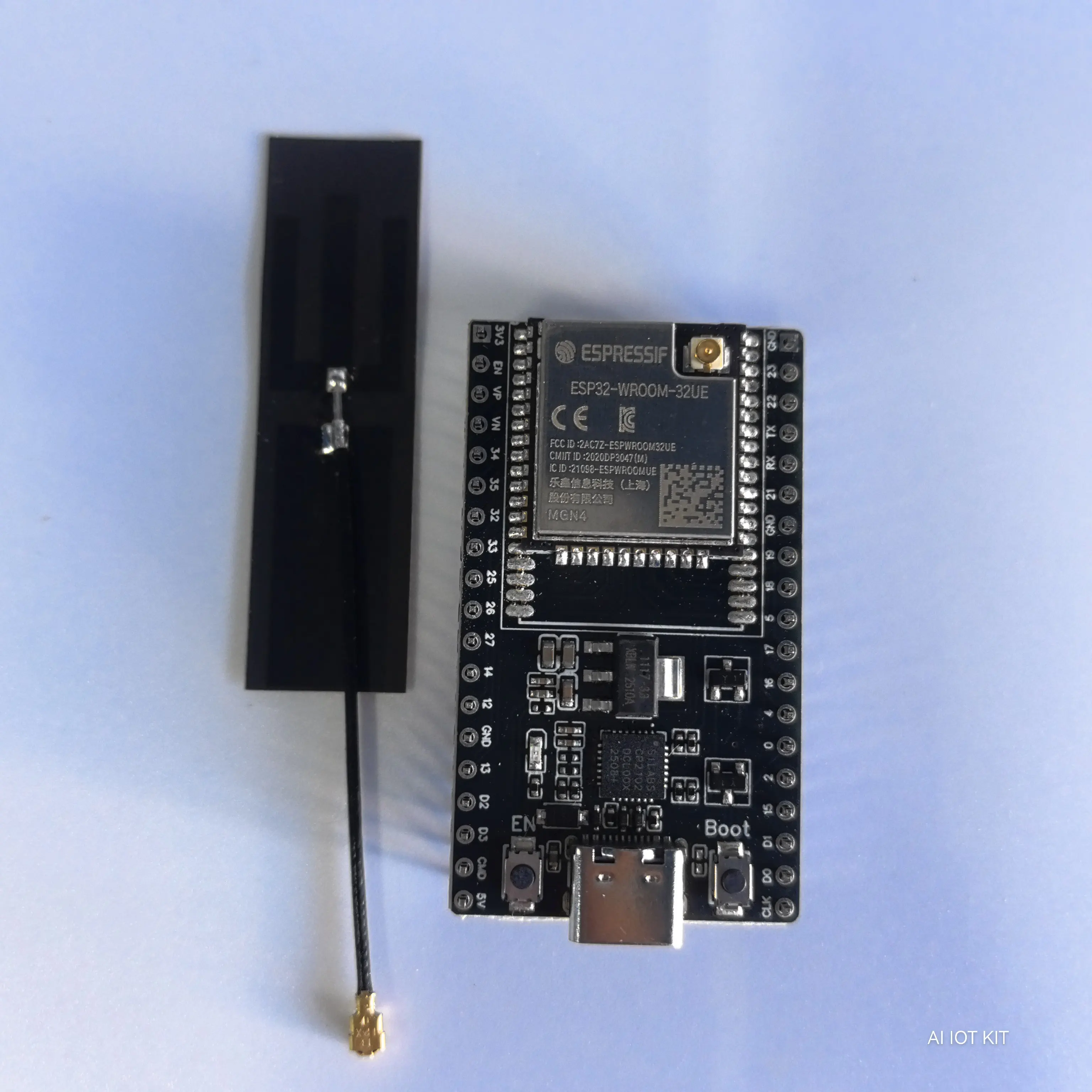 รูปสินค้า บอร์ดพัฒนา ESP32 สำหรับ IoT พร้อมโมดูล WROOM หน่วยความจำหลากหลาย