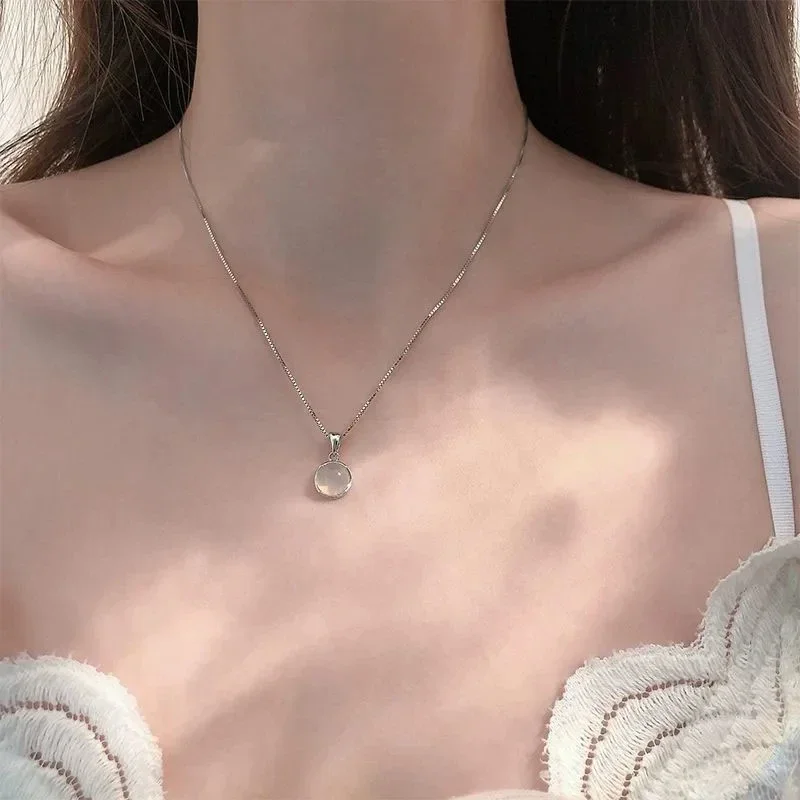 New Luxury White Plated White Round Moonstone Pendant Necklaces Women Fashion Jewelry Choker Clavicle Chain Short Charm Necklace