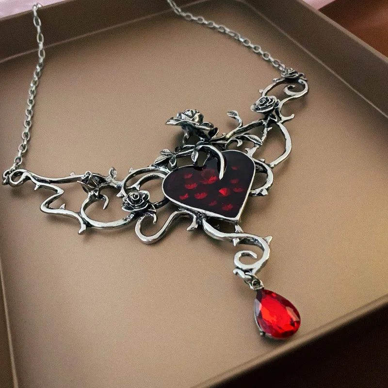

Exaggerated Distressed Love Branch Flower Necklace European and American Sweater Clavicle Necklace