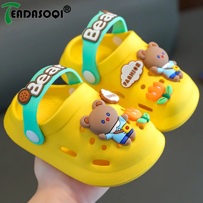 

Летние дышащие сандалии на мягкой подошве для малышей, детей, девочек, 2023 г., домашние тапочки для мальчиков с мультяшным рисунком, пляжная обувь с вырезами
