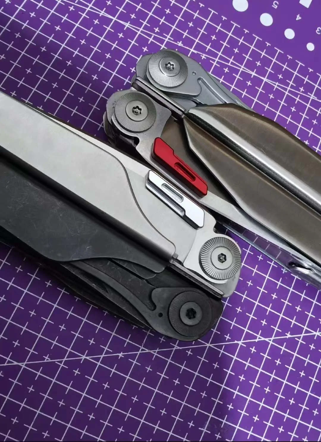 1 Pezzo Di Alluminio Aeronautico Thumb Grip Tab Blade Pulsante Per Leatherman Surge Plier Accessori Fai Da Te