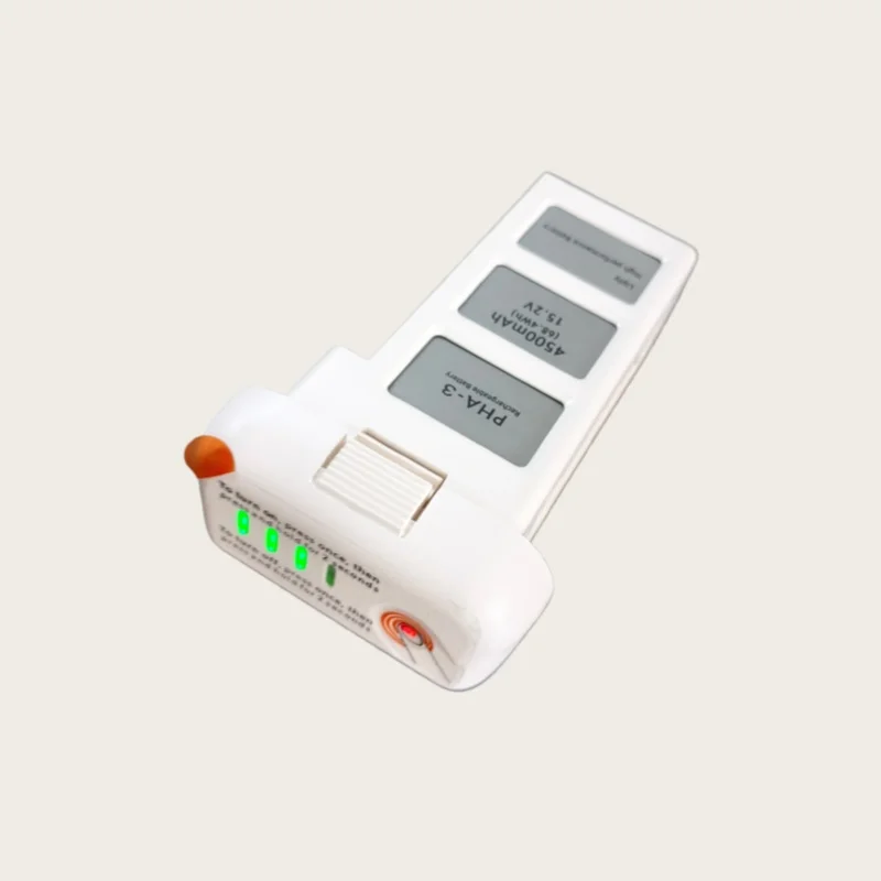 Batterie drone 4500mAh 15.2V insérée dans un Phantom 3, prête à voler