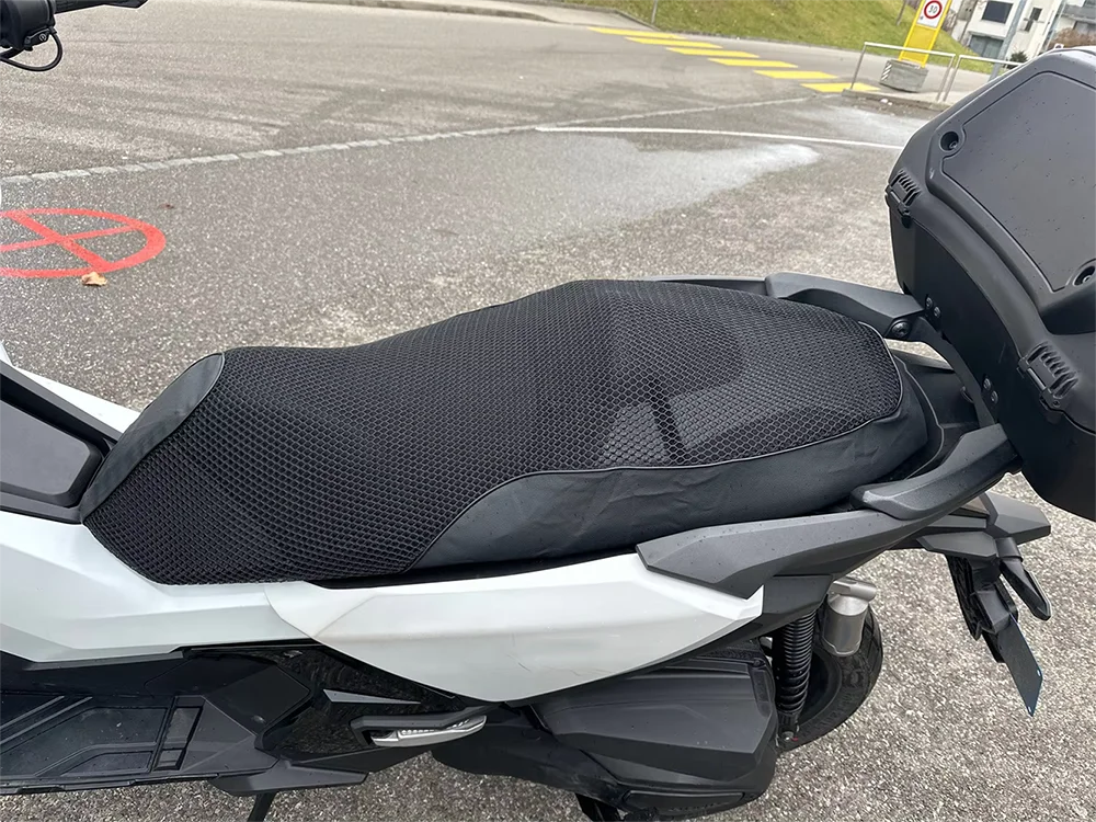 Coprisella In Rete A Nido D'Ape Per Honda ADV350 (2022-2023) - Migliora Comfort E Protegge La Sella Originale