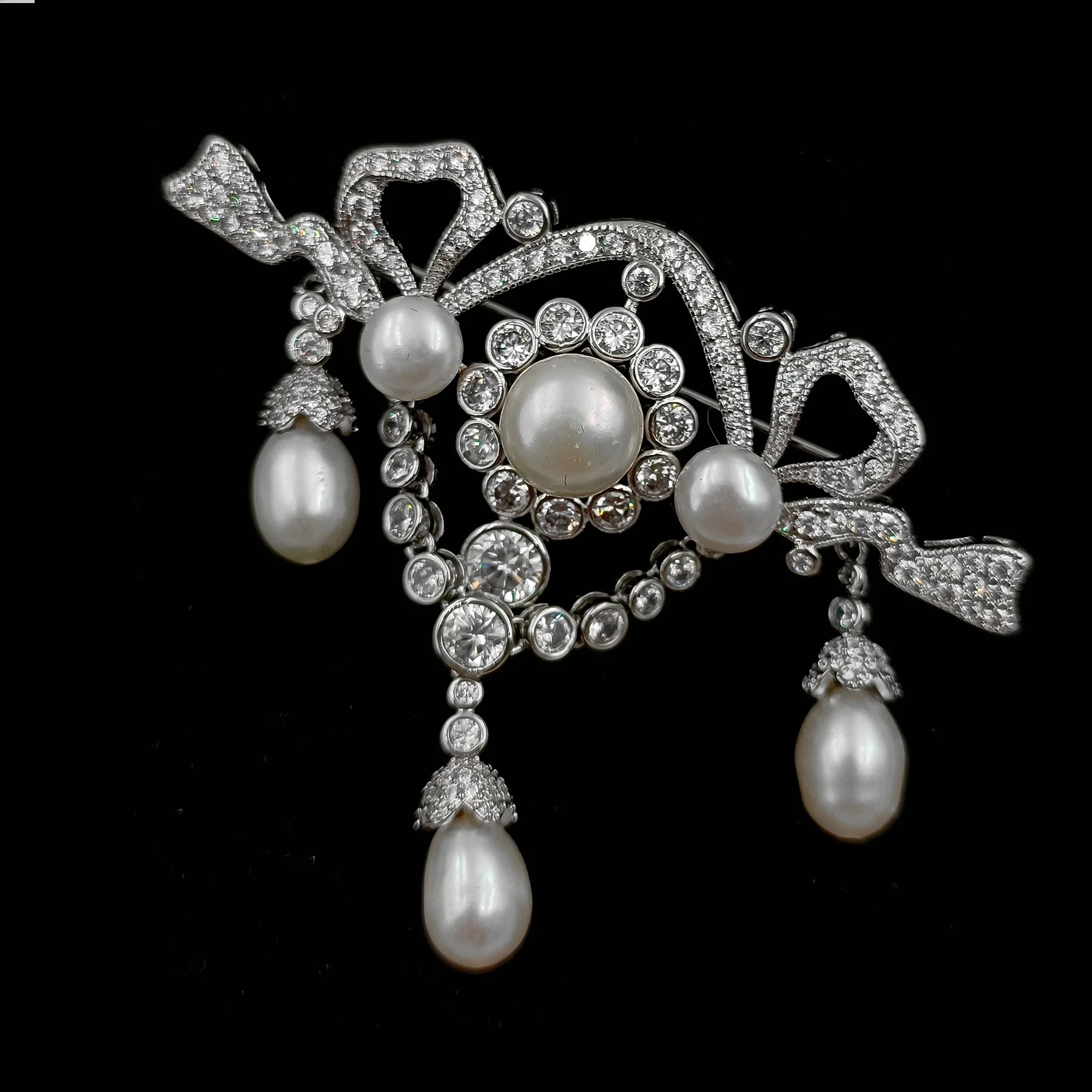 Magnificent Vintage Clear White Ribbon Trio Imitated Pearl Drop Brooch Pin Edwardian Jewelry for Wedding Bridal Bridesmaid Guest