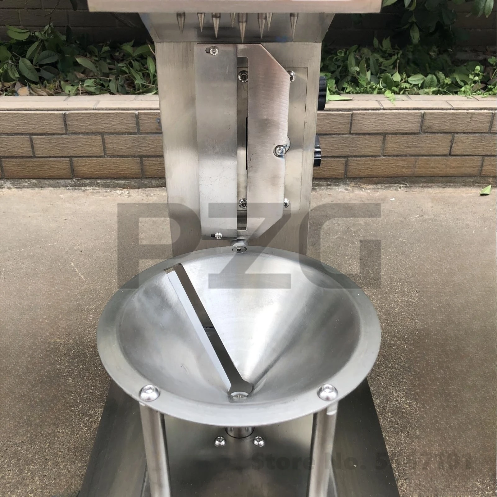 Automatic Electric Green Coconut Husk Remove Grater Peeler Dehusk Scraper Open Opener Cutter Cut Peel Machine 4