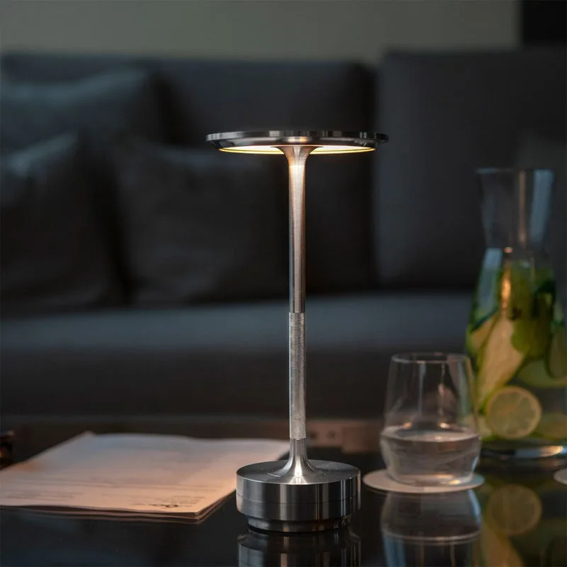 Lampada da tavolo con ricarica a LED stile industriale Touch Dimming USB ricarica portatile caffetteria Bar arredamento Vintage atmosfera luce notturna