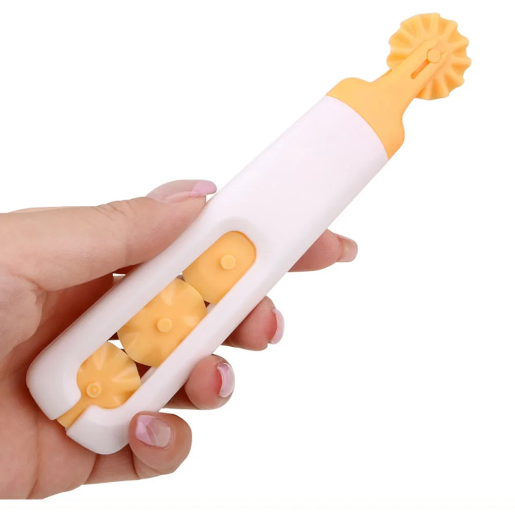 Dough Scraper Baking Tool Dough Cutter Baking Accessories Plastic Dough Divider Baking Tool Pull Net Wheel Pizza Pastry Lattice Roller Cutter Kitchen Baking Cutter Tools