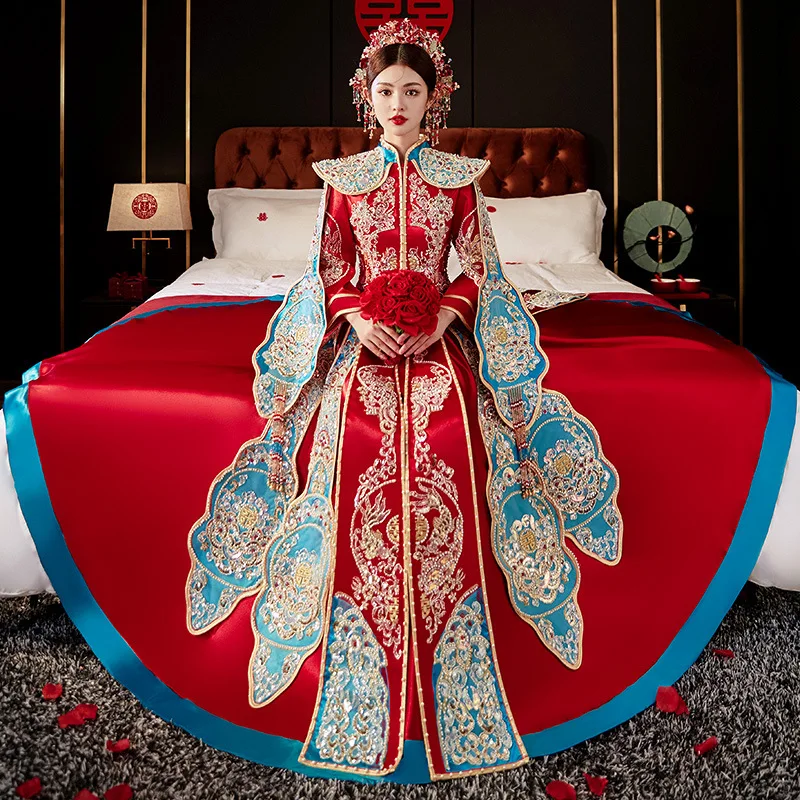 

Elegant Women Mandarin Collar Marriage Cheongsam Exquisite Sequins Beading Embroidery Tassels Embroidery Wedding Dress