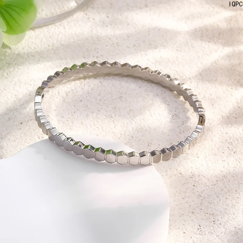 A Titanium Steel Fashion Women's Bracelet 4