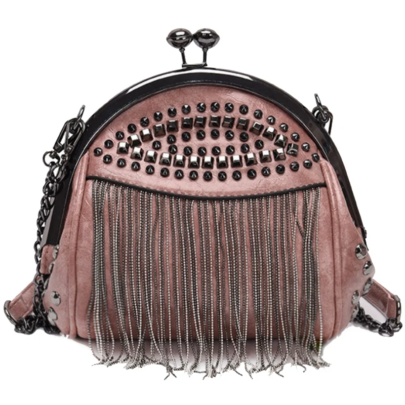 

Сумка-мессенджер в стиле ретро с кисточкой и заклепками