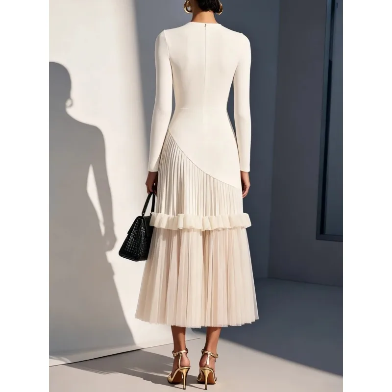 فساتين Tilaa أوف وايت متماسكة ماكس 2026 ملابس معرض...