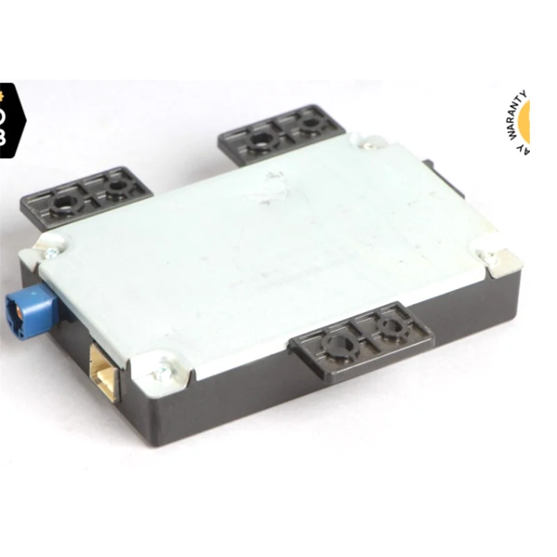 

Me rc ed es be nzc250 w204 347 C 250 CG I/C 250 Class54 Electrical equipment and instruments 062 Front passenger side legroom co