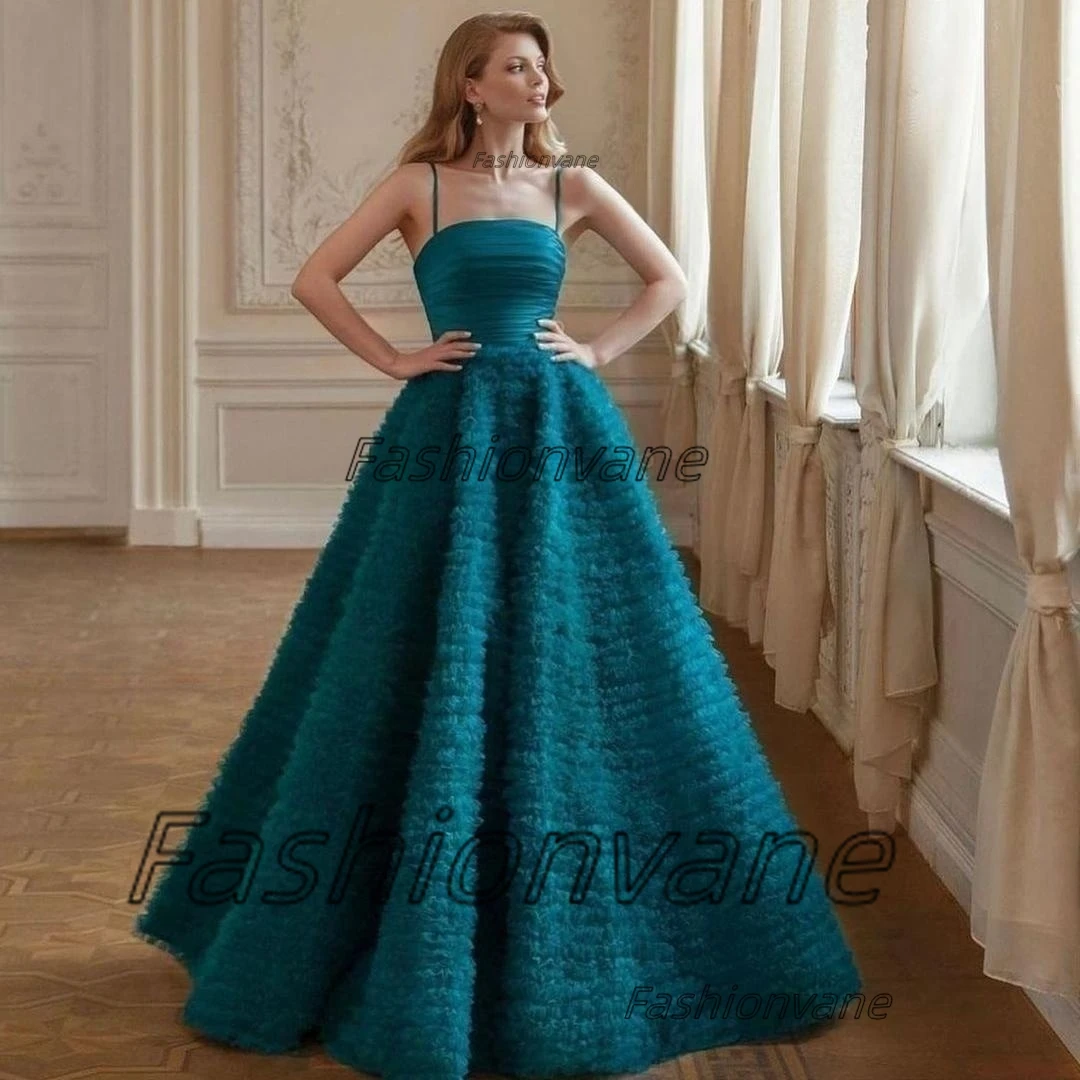 

Платье для выпускного вечера из тюля, без бретелек, с оборками