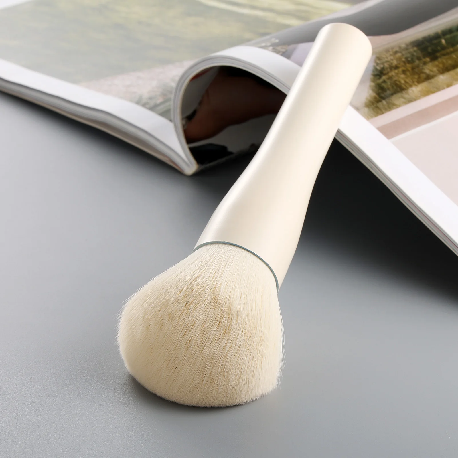 Nova Glam Essentials Large Powder Brush – Soft Nylon Bristles for Setting & Blending