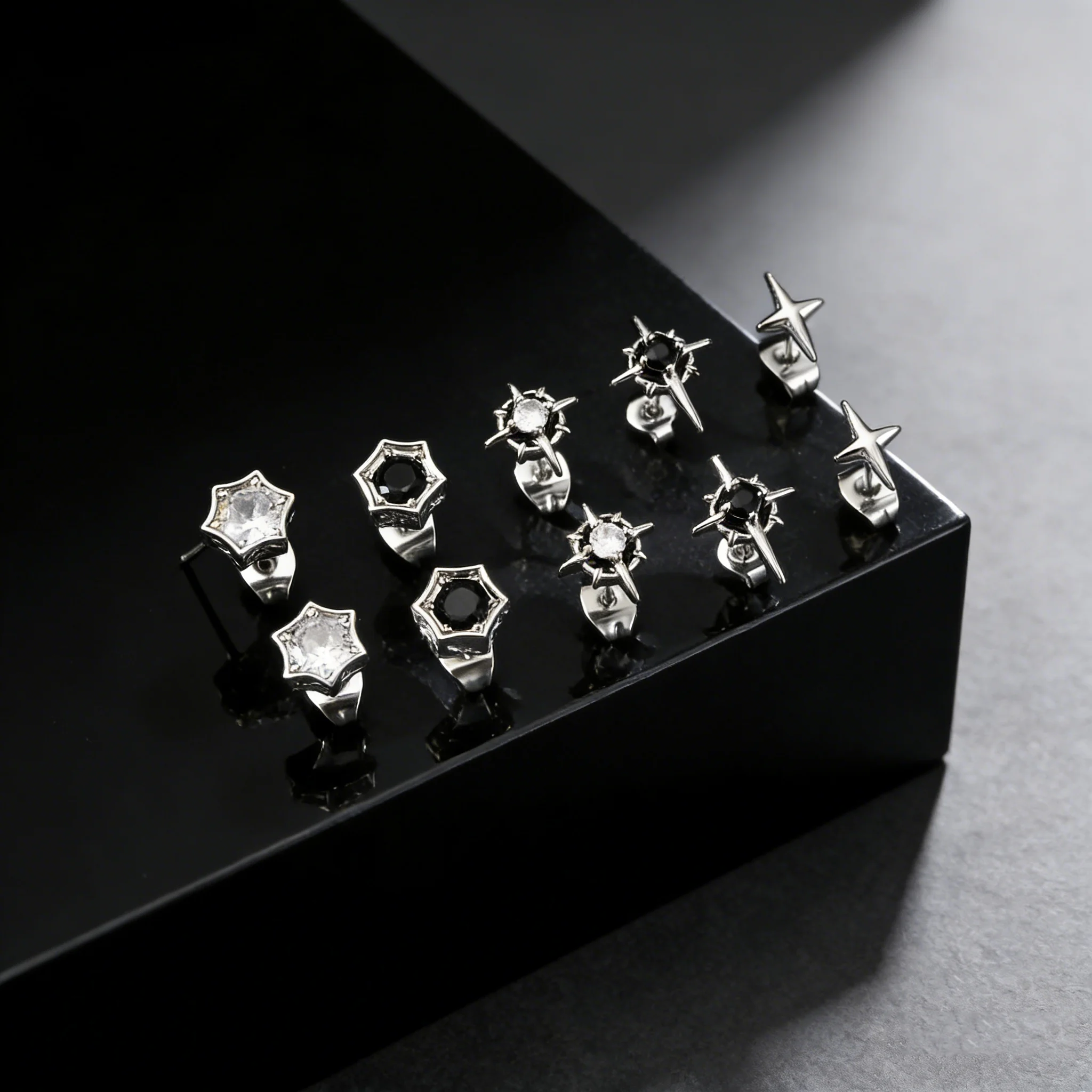 Trendige schwarze Zirkon-Metall-Stern-Ohrstecker für Männer und Frauen, Persönlichkeit, Hip-Hop, kleine Ohrringe, Modeschmuck-Accessoires – Detail 5
