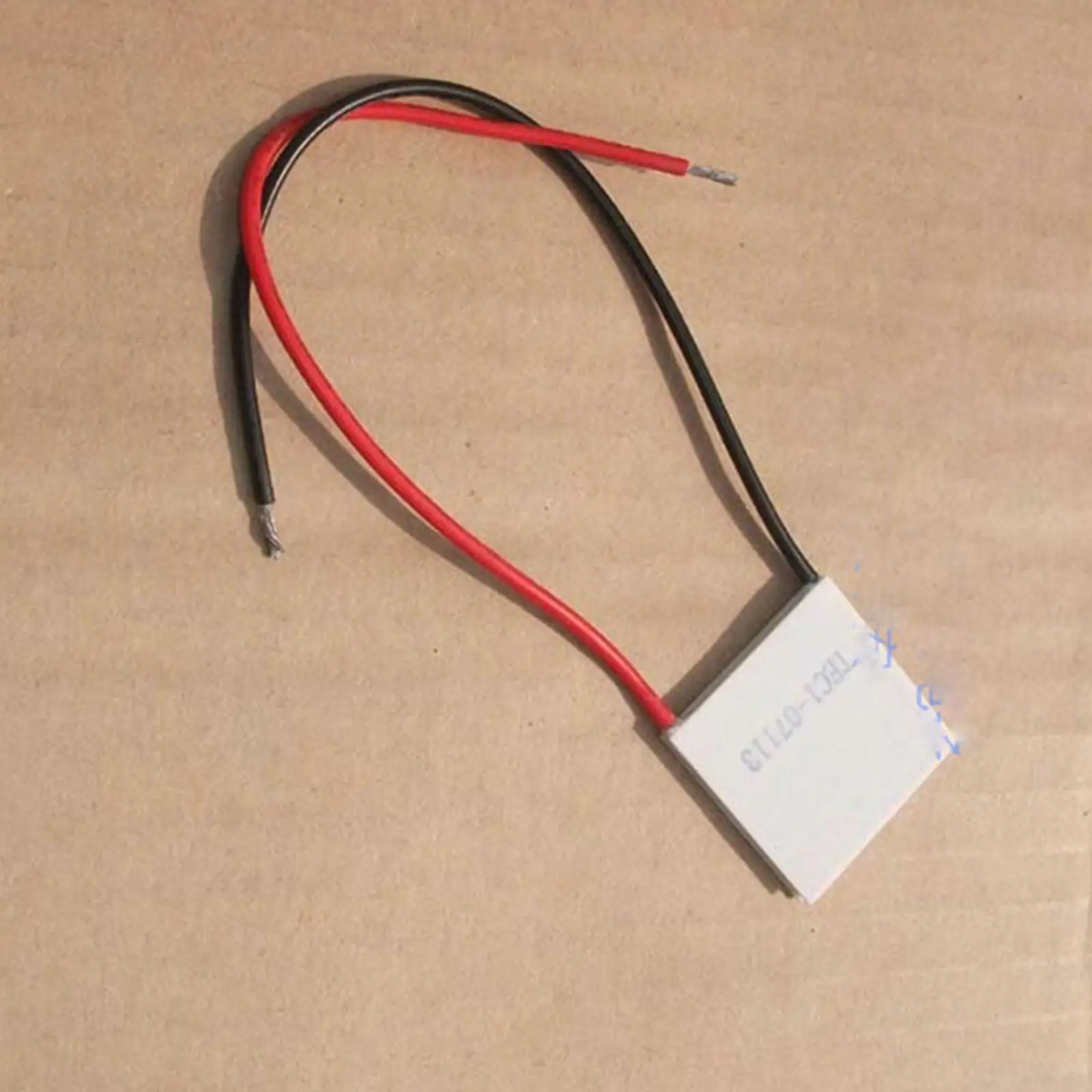 Thermoelectric Cooler Peltier Heatsink 30x30x3.2mm 13A 8.4V 61W TEC1-07113