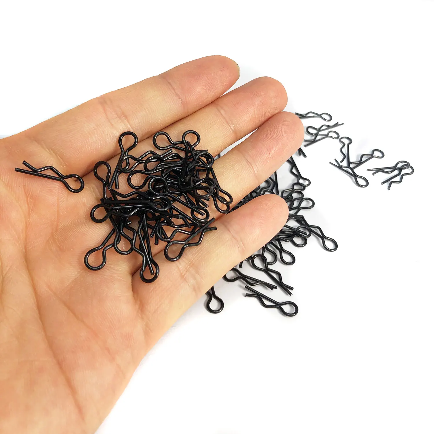 Gros plan sur les sculptures des pneus en caoutchouc pour crawler RC, pack de 50 unités
