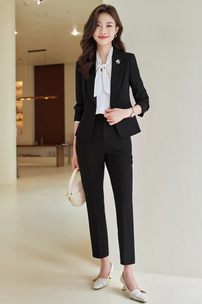 Рисунок 3 - Модная Профессиональная женская одежда на осень и зиму