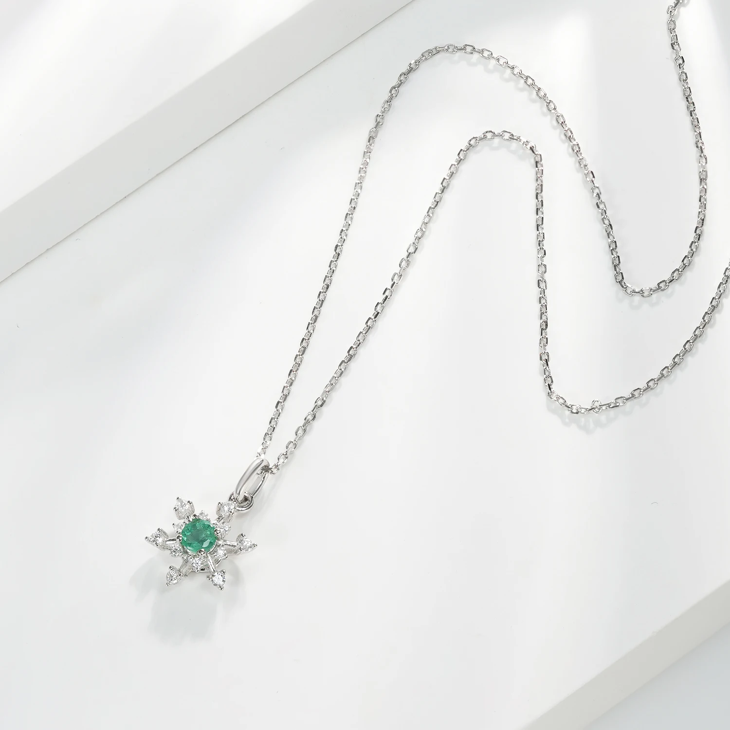 Sa6a15333002e4202ad4cb274ddf7448fk Trendy Snowflake Pendants 100% 925 Sterling Silver Jewelry Women Natural Emerald Necklaces Clavicle Chain Party Jewel Gifts Mallzona