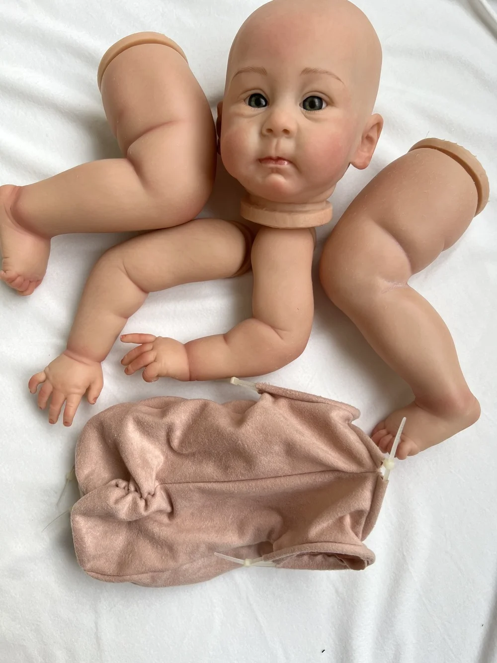 

24inch Bebe Reborn Kit Already Painted Reborn Doll Parts Huxley Lifelike Painting with Visible Veins 3D Skin Cloth Body Included