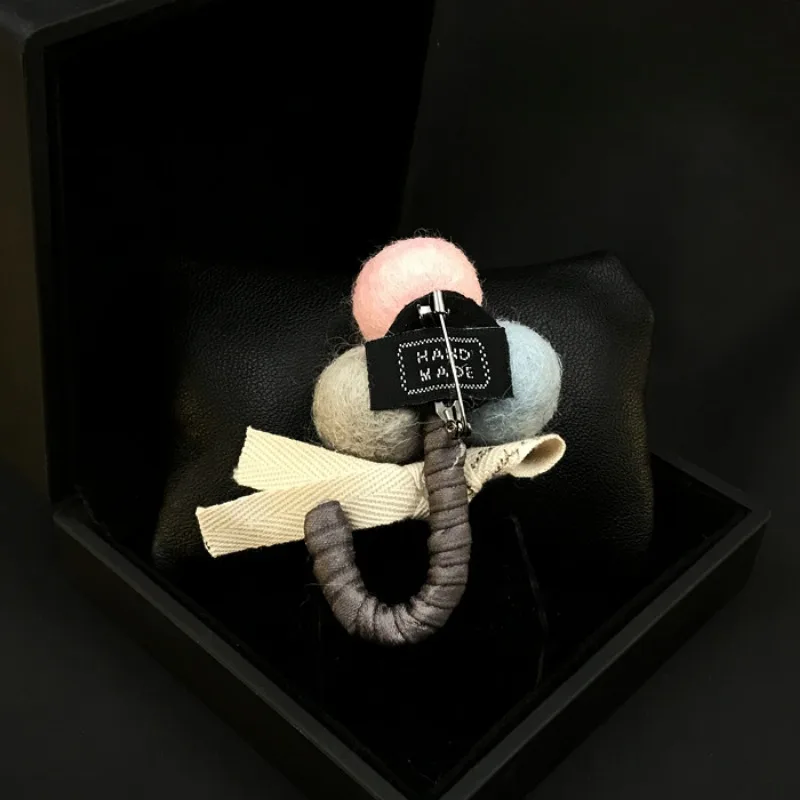 113 Cashmere Ball Flower Fabric Brooch Women Elegant Corsage Sweater Pin Cardigan Korean Style Luxury Clothes Accessory Jewelry