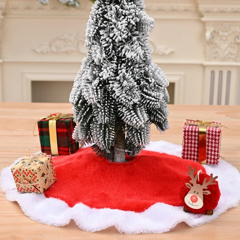

38cm Christmas Tree Skirt Xmas Gift Red White Short Plush Tree Skirt for Holiday Party Ceremony Christmas Tree Decorations