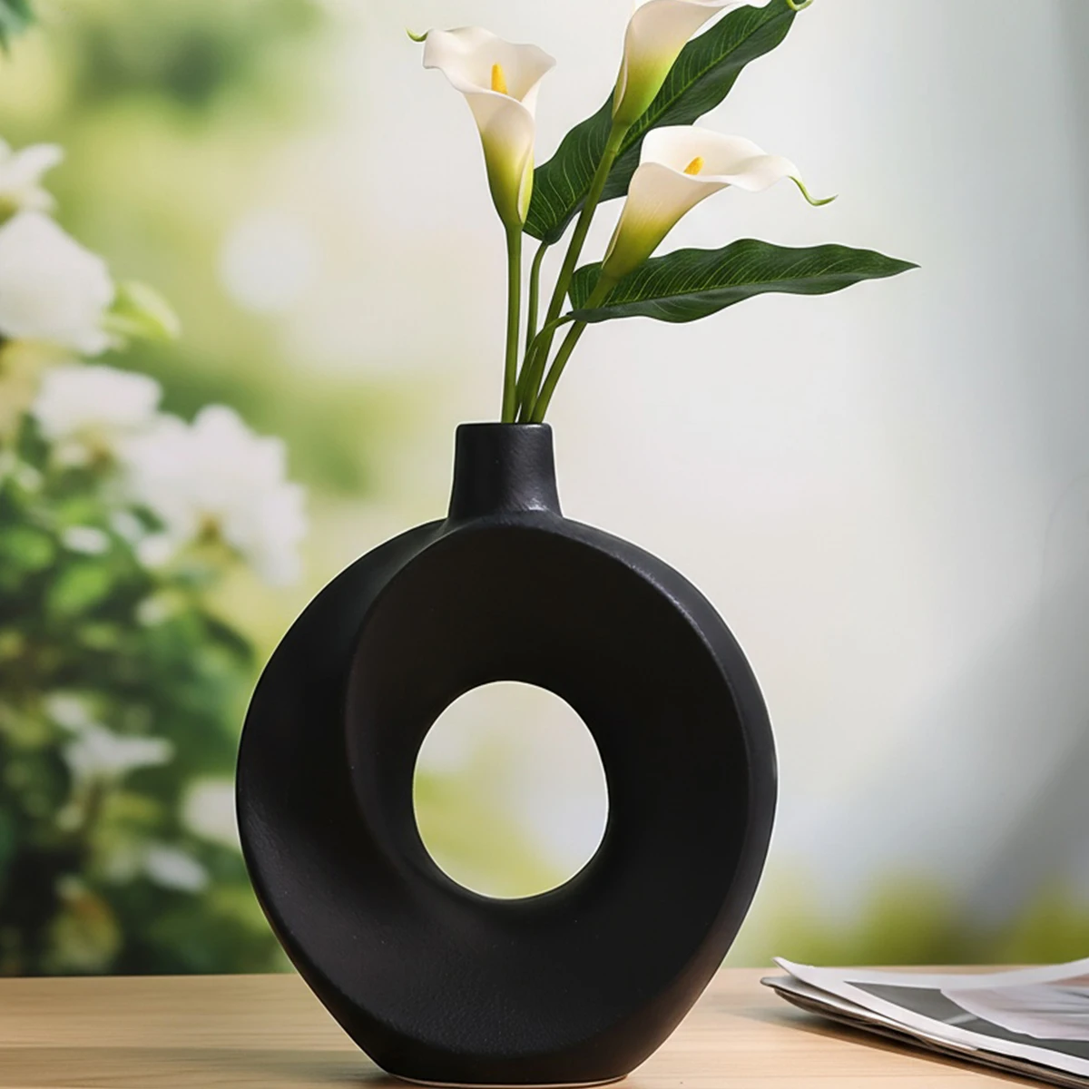 1PC, a creative and simple black resin donut vase, a modern home decoration vase