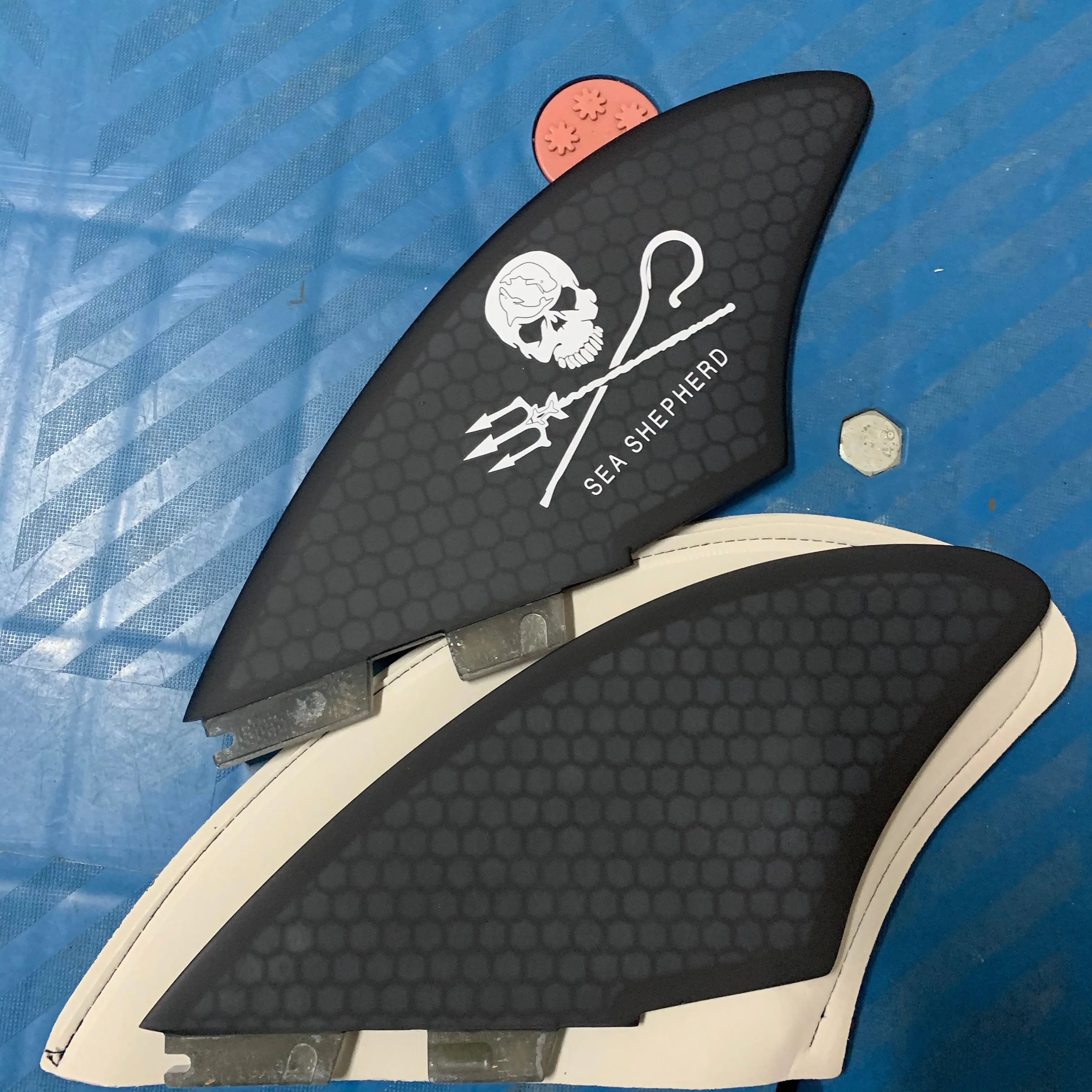 Futures SEA SHEPHERD サーフィン フィン ツイン FCS2 エフシー