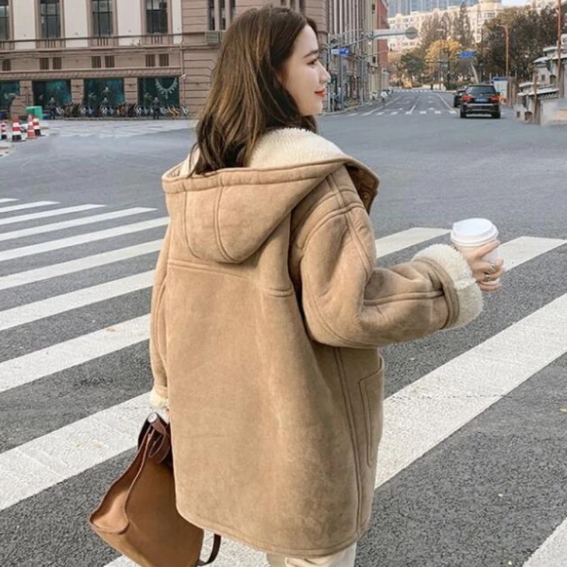 Рисунок 4 - Женское пальто из овечьей шерсти