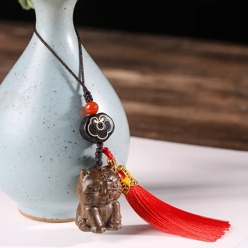 

Tiger mobile phone lanyard green sandalwood zodiac tiger keychain tassel mobile phone chain birthday gift Benming year