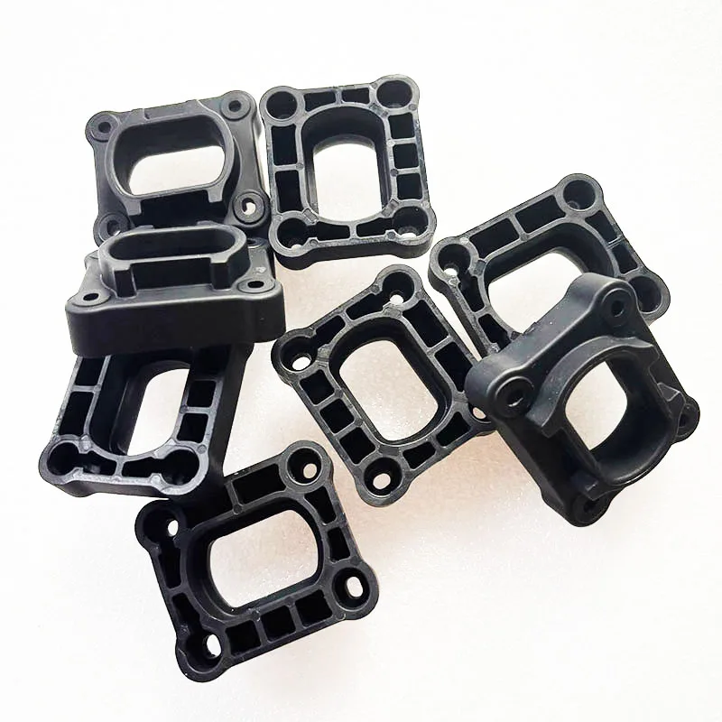 Lot de quatre lances de pulvérisation caoutchouc pour drone agricole DJI Agras T30, disposées en éventail.