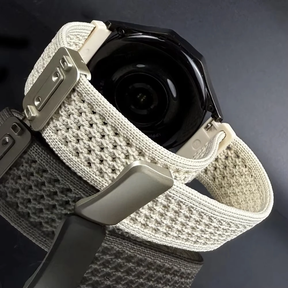 Versatile Silicone Smartwatch Strap - 22/20mm, Adjustable and Stylish