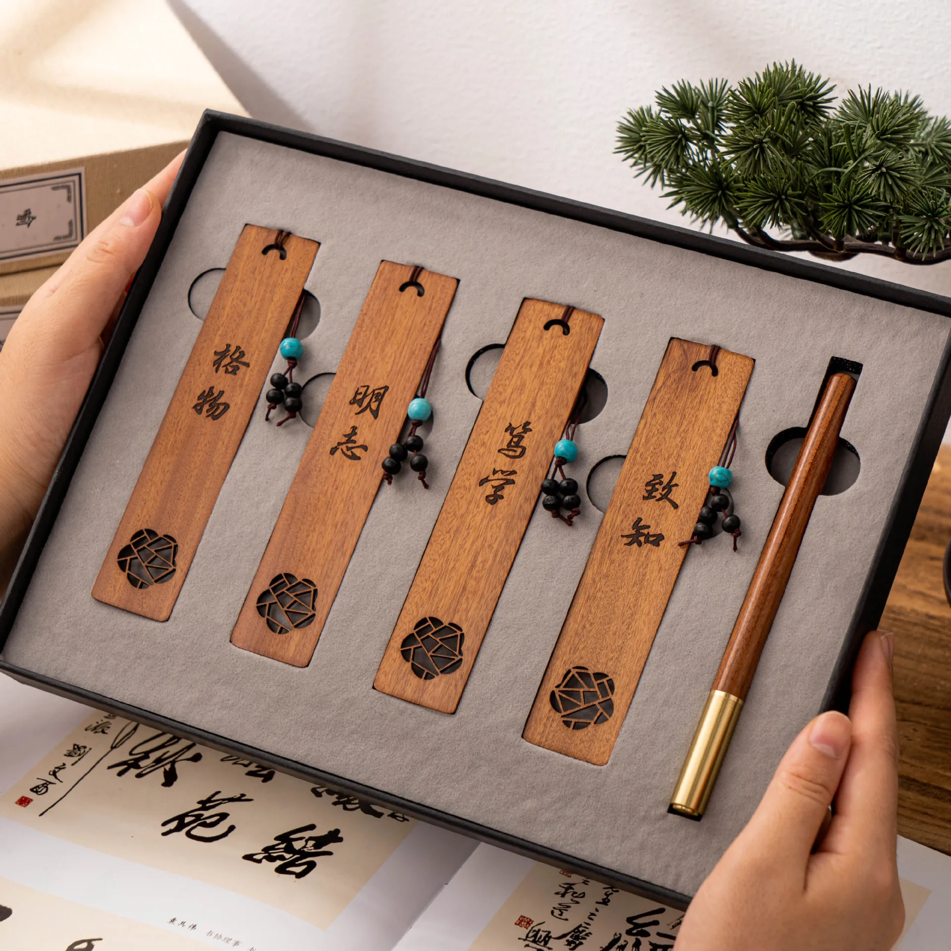 

Classical Chinese style bookmark signature pen gift box advanced wooden suit hand gift mahogany bookmark gift wholesale