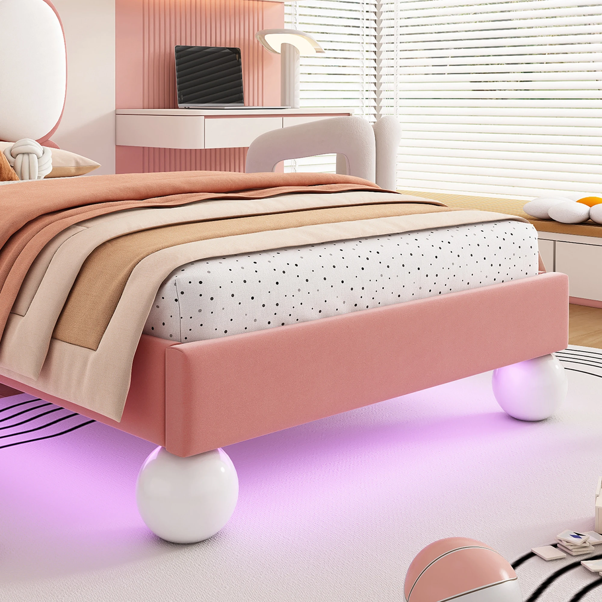 Gepolstertes Einzelbett, Babybett mit fliegenförmigem Bettkopf und farbverstellbarem LED-Lichtstreifen unter dem Bett in Beige + Rosa – Detail 3