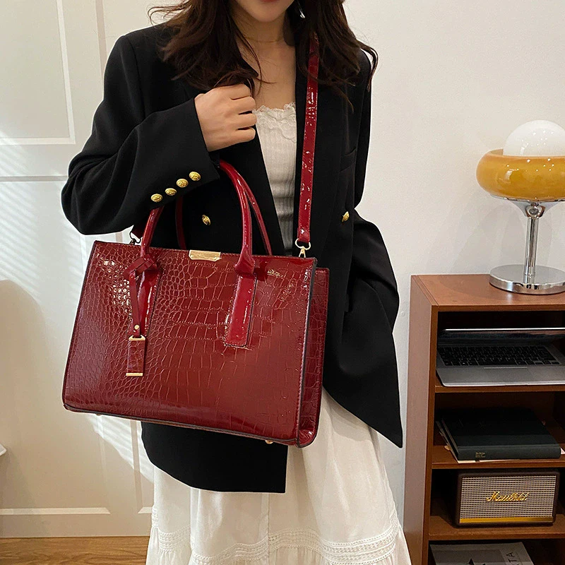 Women's Crocodile Pattern PU Leather Handbag Large Capacity Shoulder Crossbody Bag Winter Fashion Accessory