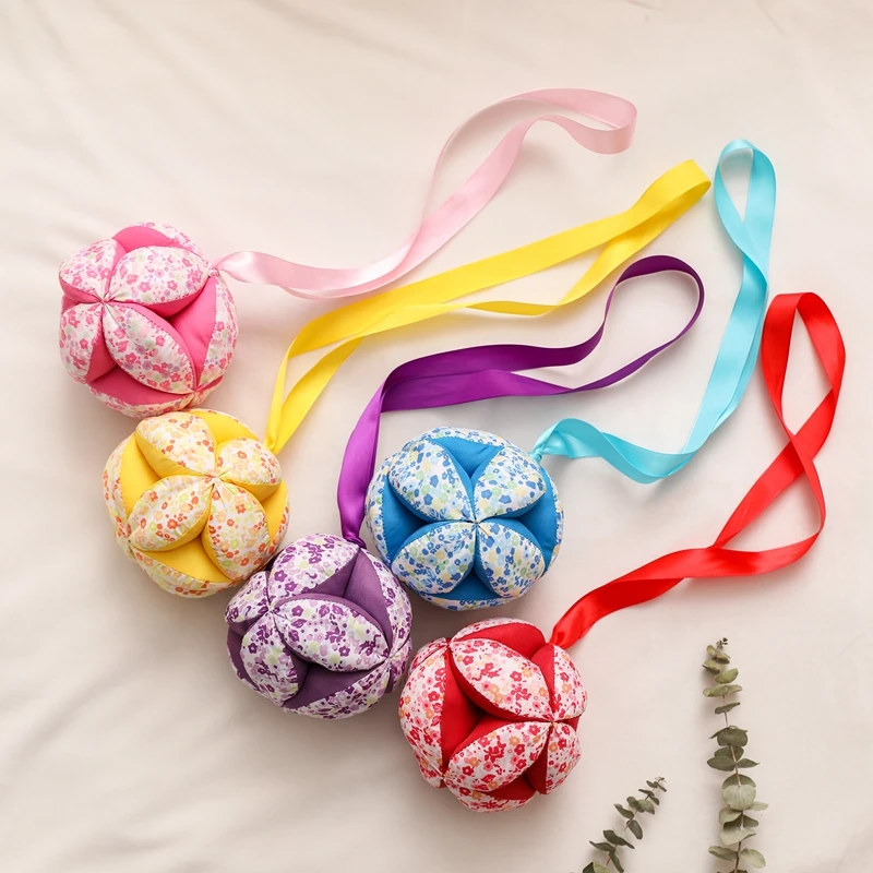 Baby Hand Catching Cloth Ball Toy Infant Interaction Rattle Ball Toy with Ribbon 1Pc
